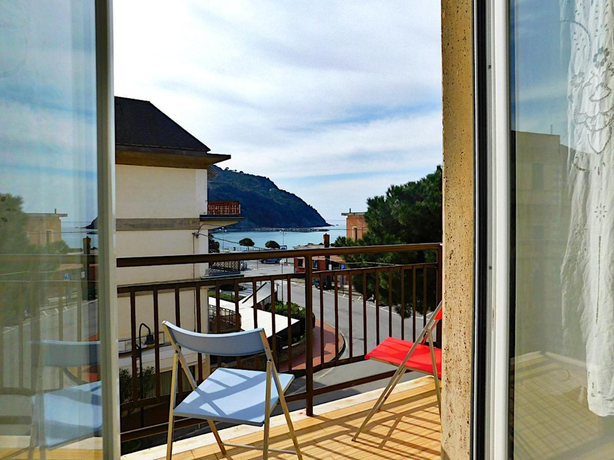Aloha House!!! Lägenhet Levanto Exteriör bild